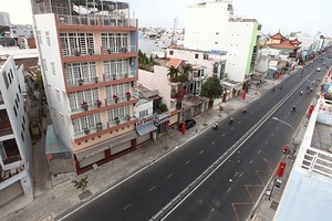 Sự phát triển của hạ tầng giao thông đã kích giá của đất nền và nhà phố tại nhiều khu vực của TP. HCM - Ảnh: Lê Toàn