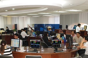 Không thể mãi chần chừ, bởi nới room là yêu cầu bức thiết nhằm thu hút thêm dòng vốn ngoại và tăng tính thanh khoản cho TTCK