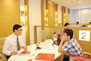 Tỷ lệ khách hàng duy trì hợp đồng trong những năm đầu tại Việt Nam chỉ khoảng 40 - 50%