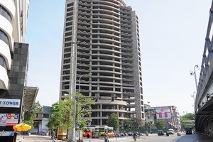 Cận cảnh toà tháp “thiếu may mắn” giữa trung tâm Thủ đô