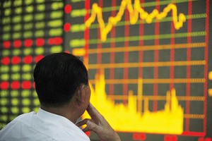 Trong tháng Sáu vừa qua, TTCK Trung Quốc có lúc ghi nhận trên 700 tỷ USD giá trị cổ phiếu “bốc hơi”