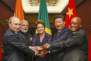 Lãnh đạo khối BRICS trong cuộc họp thượng đỉnh 2014 (ảnh: internet)
