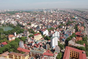 Việc phát mãi tài sản thế chấp bằng nhà đất không dễ dù pháp luật dân sự trao quyền cho nhà băng