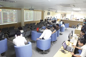 Công ty chứng khoán ước lãi cao trong 6 tháng