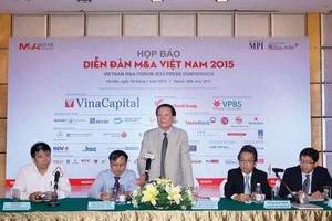 TS. Nguyễn Anh Tuấn, Tổng biên tập Báo Đầu tư, Trưởng ban Tổ chức Diễn đàn M&A 2015 phát biểu tại buổi họp báo. Ảnh: Chí Cường