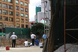 Dự án Tháp Doanh nhân nợ 21,9 tỷ đồng và hiện mới chỉ thực hiện phần móng sau hơn 5 năm triển khai
