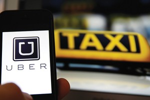 Uber là một ví dụ cho tác động của công nghệ số tới loại hình công ty taxi truyền thống