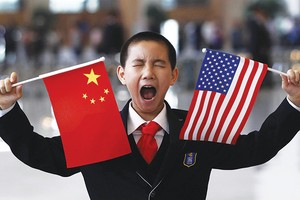 Kinh tế toàn cầu cần một nhà hấp thụ các cú sốc mới, với hy vọng đổ dồn vào Mỹ