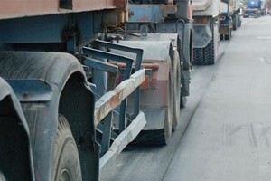 Chỉ 2 tháng sau khi được sửa chữa vào tháng 6-2015, đường Mai Chí Thọ lại bị sụp lún.