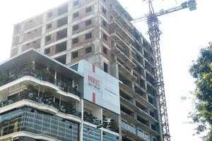 Nằm ở vị trí vàng tại 131 Thái Hà, nhưng dự án tổ hợp này không chịu hoàn thiện,  “đắp chiếu từ vài năm nay