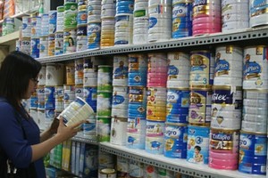 Tại Việt Nam, sữa bột là mảng thị trường có sự cạnh tranh gay gắt, với sự hiện diện của hơn 300 thương hiệu