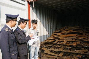 Thủ tục xác nhận hàng qua giám sát hải quan vẫn làm thủ công