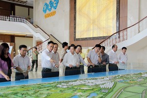 Nguyên Chủ tịch nước Nguyễn Minh Triết đến thăm Quần thể du lịch nghỉ dưỡng sinh thái FLC Sầm Sơn