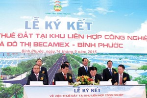 3 nhà đầu tư nước ngoài là Công ty Kaiser, Công ty Grand Art và Công ty Fu Ang ký kết thuê 150 ha đất tại Khu liên hợp công nghiệp - đô thị Becamex – Bình Phước trong ngày khởi công dự án.