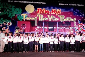 Báo Đầu tư trao 50 suất học bổng Swing for the Kids tại Hải Phòng