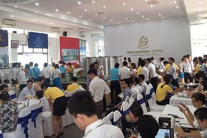 Nguồn cung lớn khiến thị trường căn hộ Hà Nội cuối năm khó có thể tăng giá bán - Ảnh: Trọng Tuyến