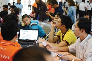 FPT hỗ trợ người dân mua vé tàu Tết 2016