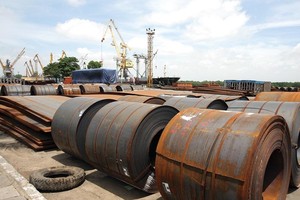 Chỉ trong vòng 9 tháng đầu năm 2015, lượng phôi thép nhập khẩu về Việt Nam đã lên tới 1,135 triệu tấn, tăng 290% so với cùng kỳ, trong đó phôi thép Trung Quốc chiếm tới trên 75% (ảnh minh họa)