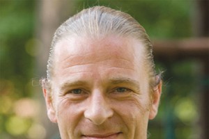 Ông Dominic Scriven