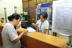 Cải cách hành chính chậm chạp, bộ máy hành chính cồng kềnh  tạo gánh nặng cho ngân sách nhà nước 