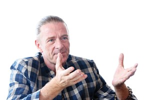 Ông Dominic Scriven