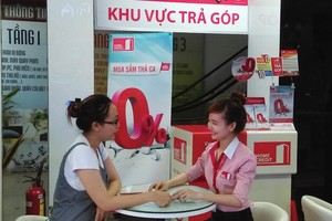Không cần chờ trần lãi suất, việc cho phép công ty tài chính cạnh tranh tự do đã giúp hàng loạt sản phẩm cho vay lãi suất 0% ra đời