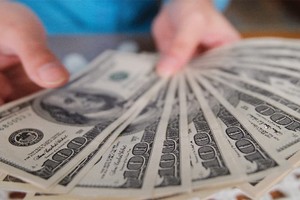 Nhu cầu mua sắm cuối năm tăng lên cùng với Fed có thể nâng lãi suất sẽ tạo áp lực nhất định lên tỷ giá