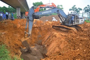 Đường ống nước liên tục bị vỡ do làm bằng composite cốt sợi thủy tinh không đảm bảo, thay vì gang dẻo như thiết kế