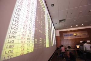 Giới đầu tư kỳ vọng về môi trường thông tin ngày càng minh bạch trên sàn chứng khoán. Ảnh: ĐT