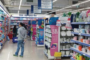 CPI đứng yên, không chủ quan với lạm phát