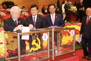 Tổng bí thư Nguyễn Phú Trọng và Chủ tịch nước Trương Tấn Sang là 2 người bỏ phiếu đầu tiên. (Ảnh: TTXVN)