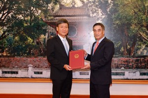 Đại diện của Dai-ichi Life Việt Nam nhận quyết định tăng vốn lên 87 triệu USD