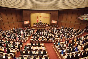 Qua bảy thập kỷ oanh liệt, với 5 bản Hiến pháp, hàng trăm Luật, Bộ luật, Pháp lệnh, Nghị quyết, Quốc hội Việt Nam đã kết tinh toàn dân tộc thành một khối, làm nên những thành tựu cách mạng vĩ đại