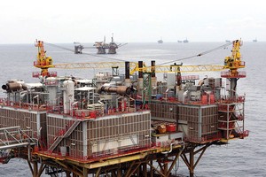 Cùng với diễn biến sụt giảm mạnh của giá dầu, nhiều cổ phiếu dầu khí đã giảm quá đà