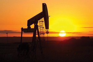 Đầu tư cho thăm dò dầu khí trên toàn cầu đã giảm 24% trong năm 2015