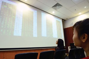 Nới room, bóng trong chân ông chủ lớn