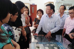 Ông Văn Đức Mười, Tổng giám đốc Vissan tiếp xúc với đại diện các tổ chức đầu tư trước thềm IPO