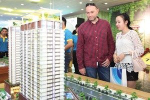Nhiều nhà đầu tư đang “nhòm ngó” bất động sản Việt Nam. ảnh: Lê Toàn
