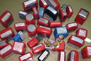 Con dấu cũ đang khiến nhiều DN lúng túng khi xử lý