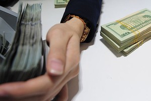 Siết cho vay ngoại tệ từ 31/3, ngân hàng, doanh nghiệp ảnh hưởng ra sao? 