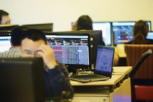TTCK Việt Nam chưa đủ lớn để có nhiều CTCK, vì thế hoạt động của khối CTCK nhìn chung còn nhiều khó khăn