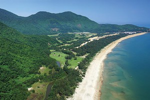 Vịnh biển Lăng Cô đang hút những nhà đầu tư lớn vào các dự án nghỉ dưỡng cao cấp