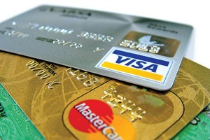 Các nhà băng không kiểm soát được thẻ của khách hàng có phải thực sự bị mất hay bị lợi dụng