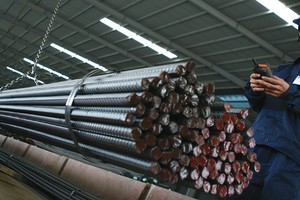 Dù tiêu thụ thép khả quan trong quý I, song sức ép dư cung vẫn đè  nặng lên các DN ngành thép