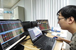 Với hoạt động mua, bán cổ phiếu trên sàn, các doanh nghiệp niêm yết/đăng ký giao dịch luôn được coi là NĐT trong nước
