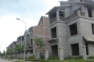 Khu biệt thự thuộc Dự án Sunny Gardens (huyện Quốc Oai) bị bỏ hoang từ nhiều năm nay