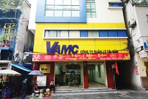 Thúc xử lý nợ xấu: Việc không chỉ là của ngân hàng