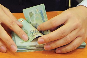 Chia cổ tức: Lắm mối khối chuyện bực