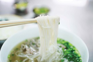 Quản lý một nền kinh tế cũng giống như chế biến một tô phở hoàn hảo, cả hai đều cần gia giảm cẩn thận các thành phần