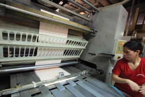 Nhiều doanh nghiệp dệt may đang dồn sức đầu tư mở rộng công suất để tận dụng cơ hội mới từ hội nhập. Ảnh: Đức Thanh